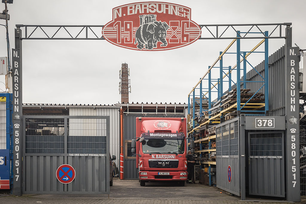 barsuhn schwergut betriebsumzug elefant maschinentransport