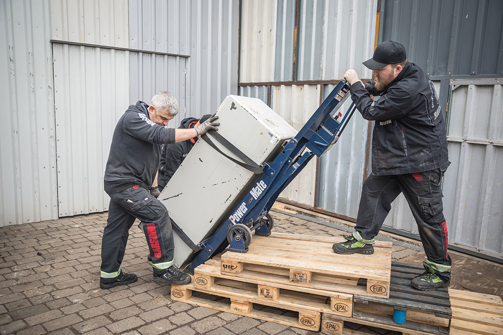 barsuhn schwergut betriebsumzug elefant maschinentransport